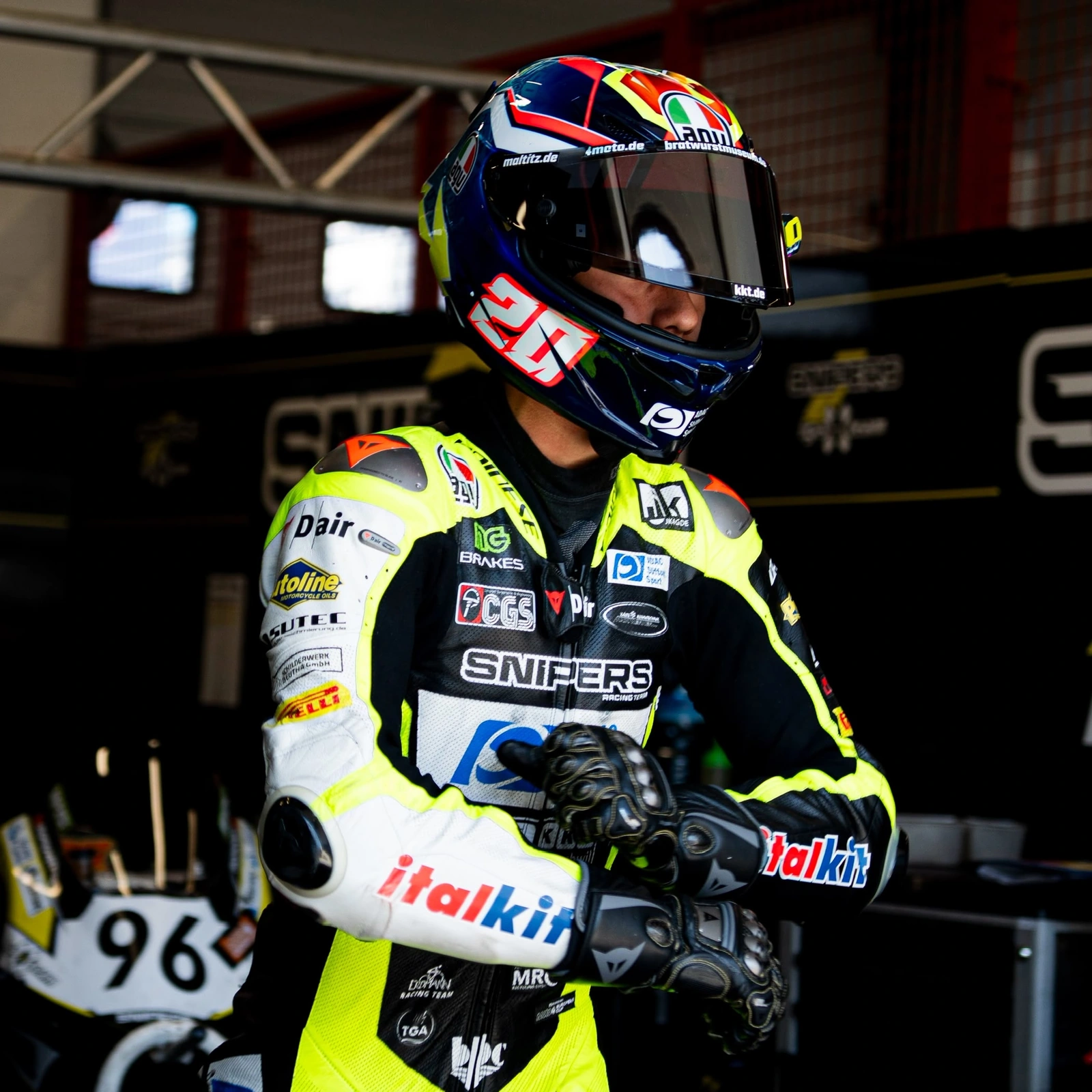 Fynn Kratochwil in racing gear