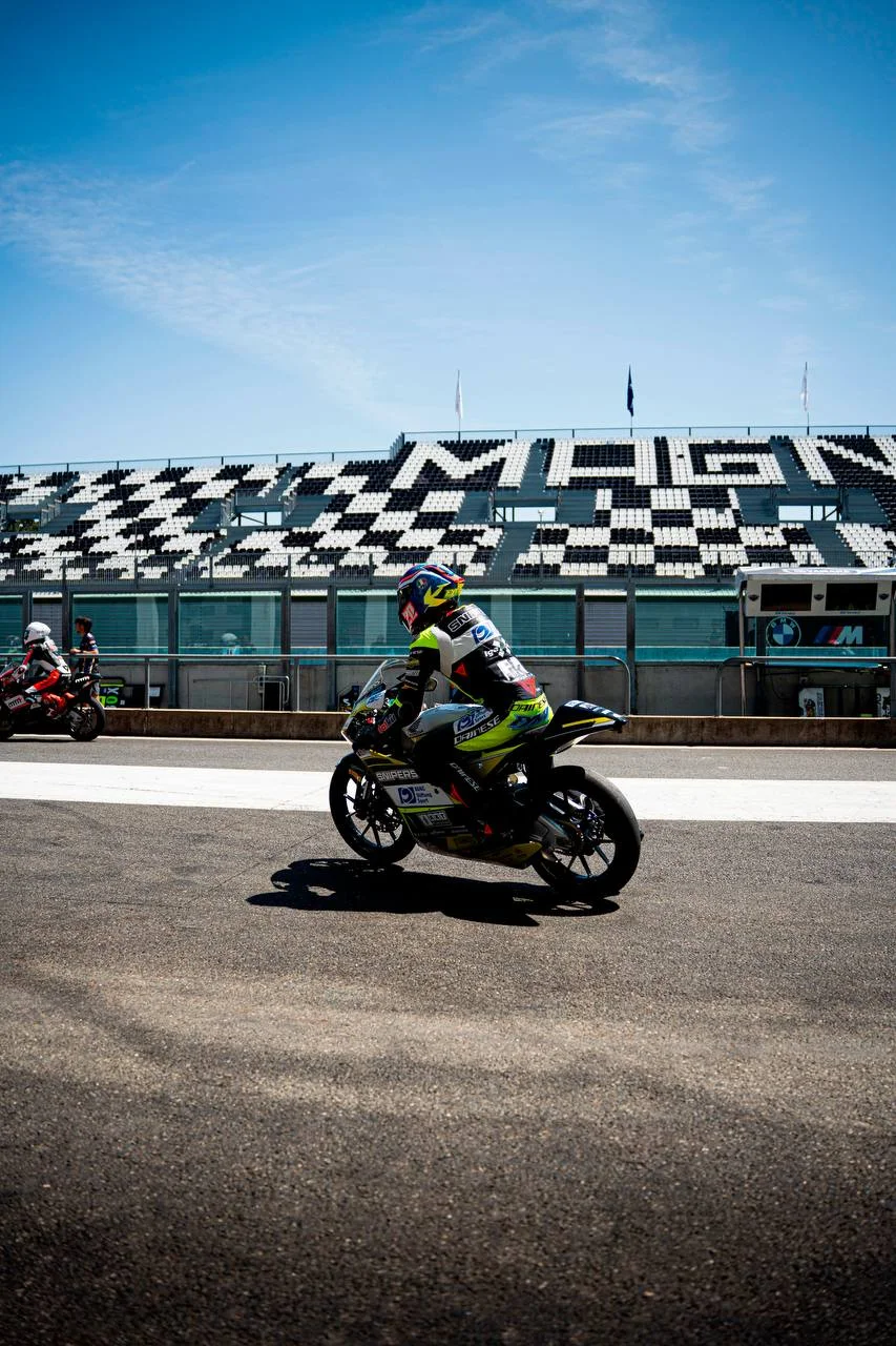 Fynn Kratochwil on the racetrack